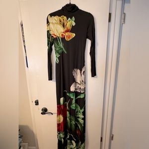 Alice+Olivia Delora Fitted Maxi Dress. Atrium Floral.